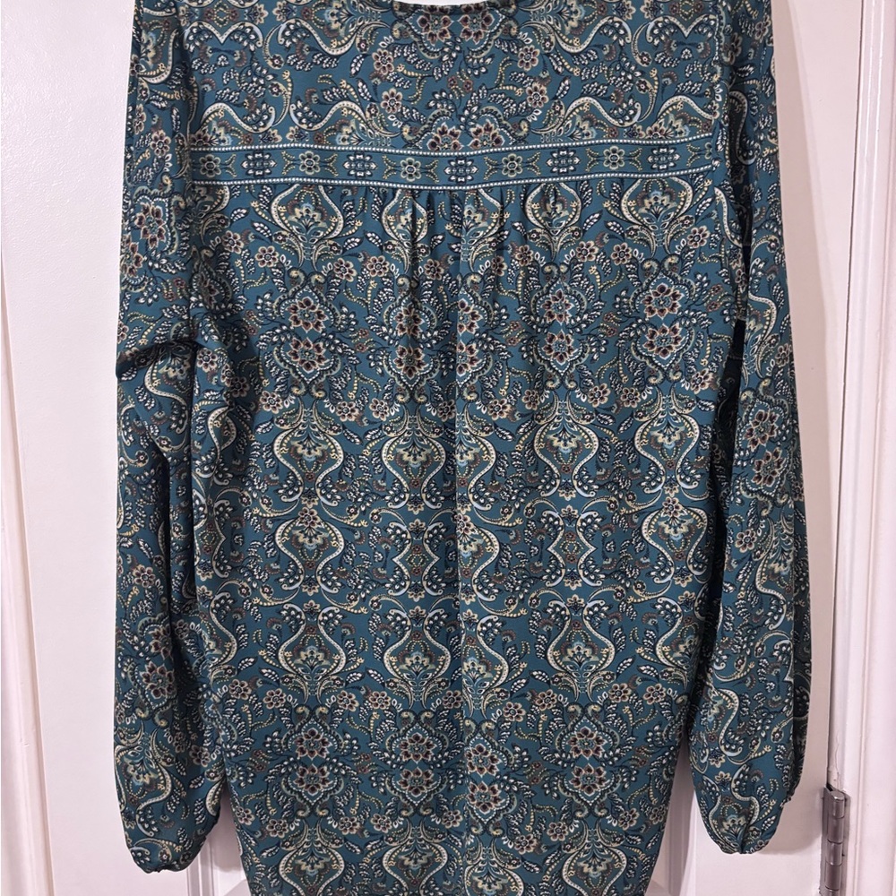 Max studio blouse with a longer back